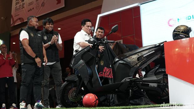 Pas Buat Pencinta Timnas! Gesits Luncurkan Motor Listrik Edisi Terbatas