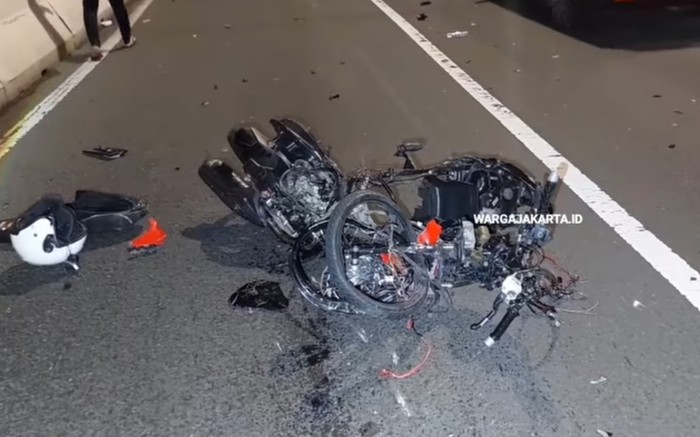 Pemotor tewas usai lawan arah di JLNT Casablanca, Jaksel (screenshot video viral)