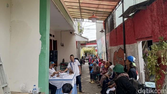 Pemungutan suara susulan di Larangan Utara, Tangerang, Minggu (18/2/2024). (Devandra/detikcom)