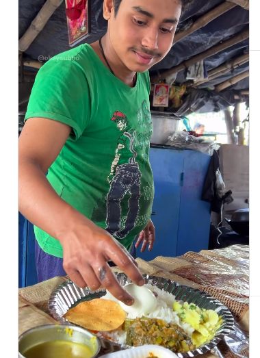 salut!  Remaja ini kembali membuka warung makan milik ayahnya yang sudah lama tutup