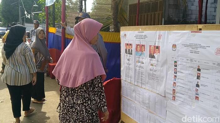 Suasana Pemungutan Suara Ulang (PSU) di empat TPS di Desa Susukan, Kecamatan Comal, Kabupaten Pemalang, Minggu (18/02/2024).