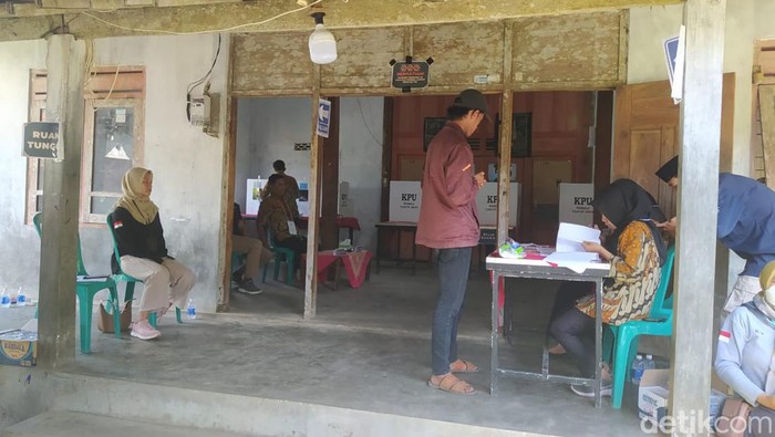 Suasana PSU di TPS 06 Desa Candimulyo, Kecamatan Candimulyo, Kabupaten Magelang, Minggu (18/2/2024).