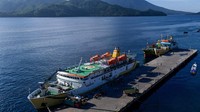 Foto udara kapal Perintis Sabuk Nusantara 78 tujuan Gorontalo bersandar di Pelabuhan Ahmad Yani, Ternate, Maluku Utara, Minggu (18/2/2024).
