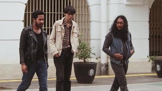 Kembalinya The Foolish dalam Meramu Kritik Sosial