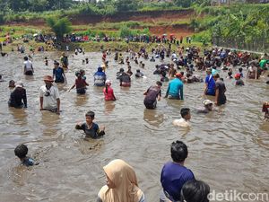 Syukuran Pemilu Damai, Ratusan Warga Sumedang Ngagogo Lauk