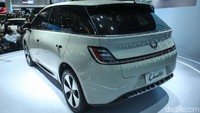 Wuling belum merilis harga dari Cloud EV karena baru memamerkan eksterior dan interiornya. Namun, berdasarkan penuturan tenaga penjual di IIMS 2024, Wuling Cloud EV akan dijual mulai dari di bawah Rp 500 juta untuk varian 460 km, serta Rp 500 jutaan untuk varian 505 km. Tapi itu belum harga pastinya. Foto: Rifkianto Nugroho/detikcom