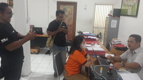 Yuyut Suhada (27) asal Kelurahan Tarusa, Kecamatan Buer, Sumbawa, NTB, ditangkap gegara gelapkan uang perusahaan bareng pacarnya. (Dok Humas Polsek Sandubaya)