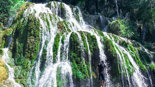Air Terjun Mauhalek berlokasi di daerah Raiulun, Kecamatan Lasiolat, Kabupaten Malaka, NTT. (Instagram @lickkky)