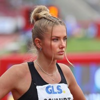 Berkat prestasi dan popularitasnya, Alica tentu mendapatkan berbagai ajakan kerja sama dari brand. Meski begitu, Alica mengaku tetap pilih-pilih endorsement bahkan pernah menolak tawaran dengan nilai enam digit atau miliaran rupiah dari sebuah merek terkenal. Foto: Instagram @alicasmd