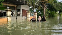 Salah satu rumah di Desa Kedungrukem yang terendam banjir.