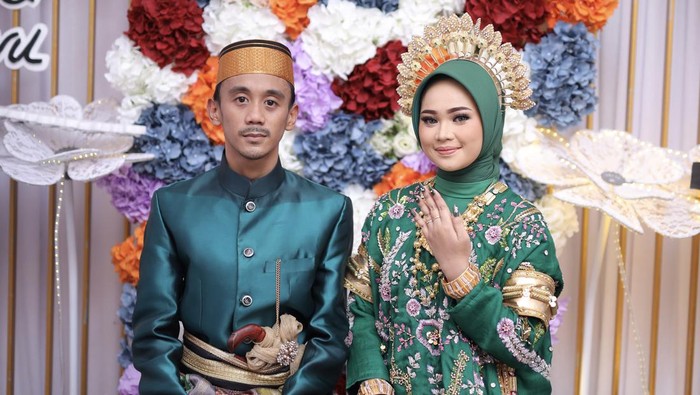 Gadis bernama Yurdiana (26) di Bone, Sulawesi Selatan (Sulsel) dilamar pengusaha tambang batu bara asal Kalimantan Timur (Kaltim), Sauvil Mubarak.