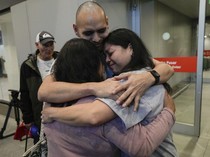 Orang Tua di Chile Bertemu Anak-anak Kandungnya yang Dicuri Sejak Lahir