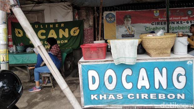 Docang Khas Cirebon Ibu Wiwi