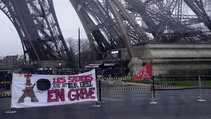 A union banner reads 