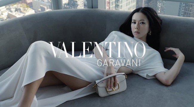 Ini adalah kedua kalinya Son Ye Jin tampil dalam campaign Valentino sejak didapuk sebagai brand ambassador pada tahun 2021. Foto: dok. Valentino