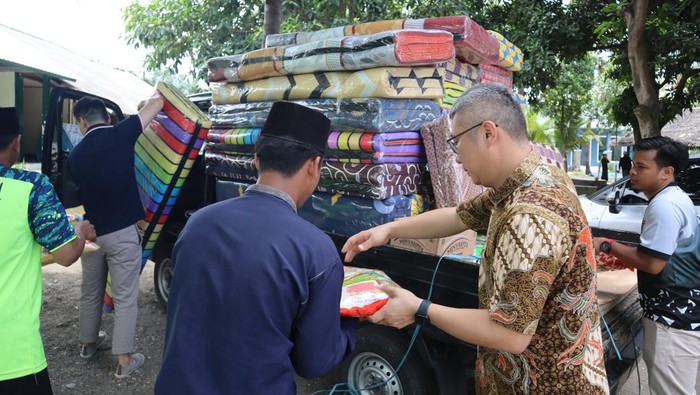Girangnya Santri Pesantren di Lombok Dapat Lapangan Serbaguna Baru