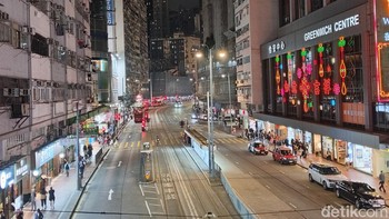 Ponsel ini dilengkapi dengan fitur Super Night Mode yang memberikan pengalaman fotografi lebih baik di kondisi minim cahaya. Foto: Virgina Maulita Putri/detikINET