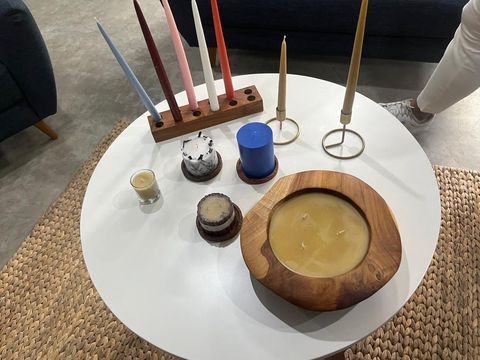 Jakarta Candle menjadi salah satu UMKM yang berhasil membawa produk lilin aroma rempah kayu manis yang khas ke pasar mancanegara.