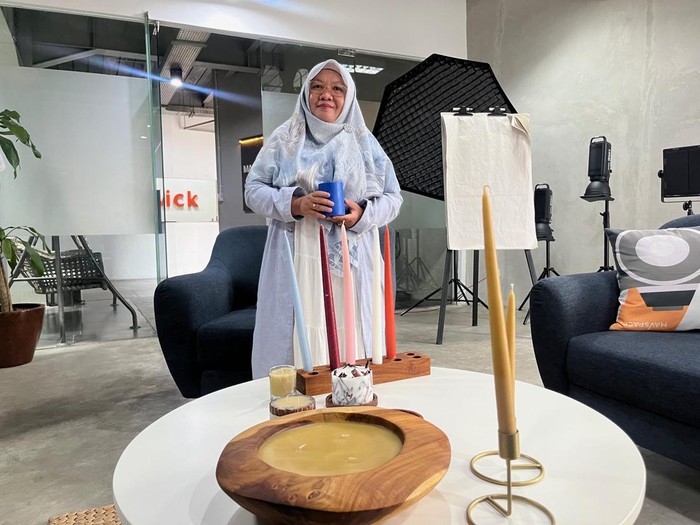 Jakarta Candle menjadi salah satu UMKM yang berhasil membawa produk lilin aroma rempah kayu manis yang khas ke pasar mancanegara.