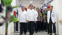 Dalam presmian tersebut Jokowi tampak didampingi Menhan Prabowo Subianto, Panglima TNI Jenderal Agus Subiyanto, dan Kapolri Jenderal Listyo Sigit Prabowo.