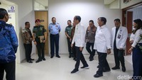 Hadir juga Menkes Budi Gunadi Sadikin, Menteri Investasi Bahlil Lahadalia, KSAD Jenderal Maruli Simanjuntak, KSAL Muhammad Ali, KSAU Marsekal Fadjar Prasetyo, dan Ketua Komisi I DPR Meutya Hafid.
