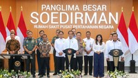 Presiden Joko Widodo (Jokowi) meresmikan Rumah Sakit Pusat Pertahanan Negara (RS PPN) Panglima Besar Soedirman, Bintaro, Pesanggrahan, Jakarta Selatan, Senin (19/2/2024).