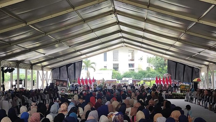 Jokowi saat bertemu dengan nasabah PNM Mekaar di Banten (Eva/detikcom)