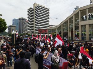 Penampakan Massa Gerakan Keadilan Rakyat Geruduk Bawaslu RI