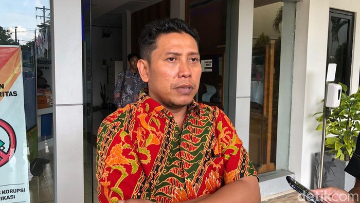 Ketua KPU DIY Ahmad Shidqi saat ditemui wartawan di kantornya, Kota Jogja, Senin (19/2/2024).