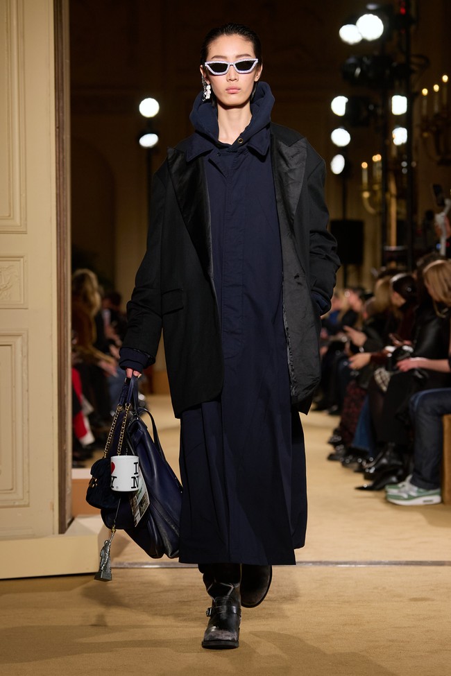 Coach meluncurkan koleksi Fall 2024 melalui sebuah pertunjukan runway di The James B. Duke House. Coach mengkontekstualisasikan kembali warisan New York yang autentik dan kemewahan Coach yang dikonsep ulang berdasarkan generasi masa kini.  Foto: Dok. Coach.