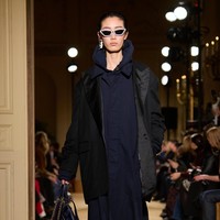 Coach meluncurkan koleksi Fall 2024 melalui sebuah pertunjukan runway di The James B. Duke House. Coach mengkontekstualisasikan kembali warisan New York yang autentik dan kemewahan Coach yang dikonsep ulang berdasarkan generasi masa kini.  Foto: Dok. Coach.