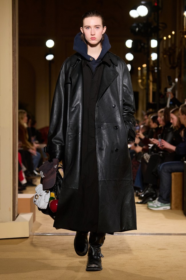 Coach meluncurkan koleksi Fall 2024 melalui sebuah pertunjukan runway di The James B. Duke House. Coach mengkontekstualisasikan kembali warisan New York yang autentik dan kemewahan Coach yang dikonsep ulang berdasarkan generasi masa kini.  Foto: Dok. Coach.