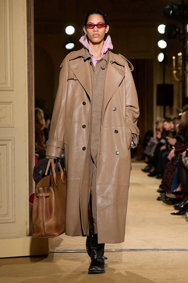 Coach meluncurkan koleksi Fall 2024 melalui sebuah pertunjukan runway di The James B. Duke House. Coach mengkontekstualisasikan kembali warisan New York yang autentik dan kemewahan Coach yang dikonsep ulang berdasarkan generasi masa kini.  Foto: Dok. Coach.