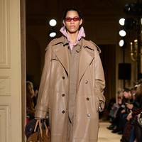Coach meluncurkan koleksi Fall 2024 melalui sebuah pertunjukan runway di The James B. Duke House. Coach mengkontekstualisasikan kembali warisan New York yang autentik dan kemewahan Coach yang dikonsep ulang berdasarkan generasi masa kini.  Foto: Dok. Coach.
