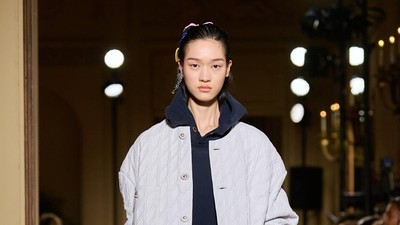 Foto: 10 Koleksi Busana Coach Fall/Winter 2024 untuk Generasi Masa Kini
