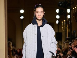 Foto: 10 Koleksi Busana Coach Fall/Winter 2024 untuk Generasi Masa Kini