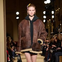 Coach meluncurkan koleksi Fall 2024 melalui sebuah pertunjukan runway di The James B. Duke House. Coach mengkontekstualisasikan kembali warisan New York yang autentik dan kemewahan Coach yang dikonsep ulang berdasarkan generasi masa kini. Foto: Dok. Coach.