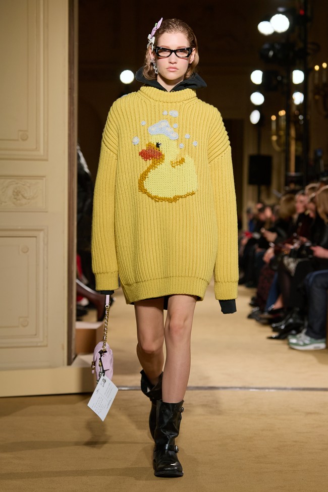 Coach meluncurkan koleksi Fall 2024 melalui sebuah pertunjukan runway di The James B. Duke House. Coach mengkontekstualisasikan kembali warisan New York yang autentik dan kemewahan Coach yang dikonsep ulang berdasarkan generasi masa kini. Foto: Dok. Coach.