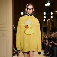 Coach meluncurkan koleksi Fall 2024 melalui sebuah pertunjukan runway di The James B. Duke House. Coach mengkontekstualisasikan kembali warisan New York yang autentik dan kemewahan Coach yang dikonsep ulang berdasarkan generasi masa kini. Foto: Dok. Coach.