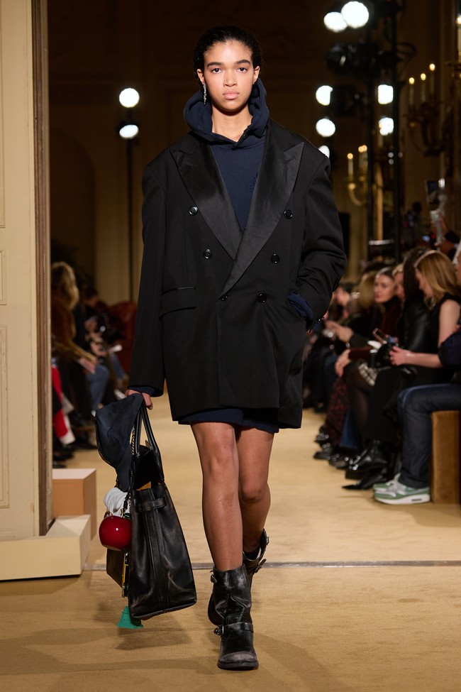 Coach meluncurkan koleksi Fall 2024 melalui sebuah pertunjukan runway di The James B. Duke House. Coach mengkontekstualisasikan kembali warisan New York yang autentik dan kemewahan Coach yang dikonsep ulang berdasarkan generasi masa kini Foto: Dok. Coach.