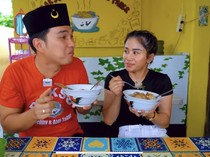 Kulineran Seru Aldi Taher Saat Makan Bareng Farida Nurhan hingga Cicip Durian