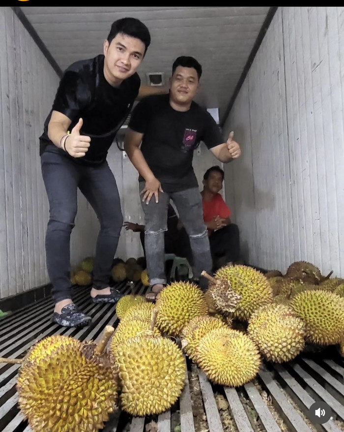 Kulineran Seru Aldi Taher Saat Makan Bareng Farida Nurhan hingga Cicip Durian Kulineran Seru Aldi Taher Saat Makan Bareng Farida Nurhan hingga Cicip Durian
