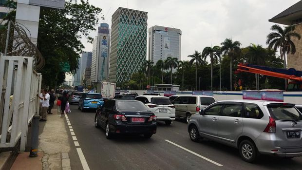 Lalin arah Bundaran HI macet gegara demo massa protes Pemilu