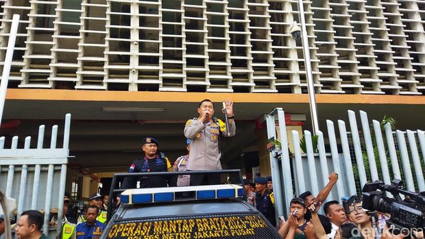 Massa di depan Bawaslu. (Kurniawan/detikcom)