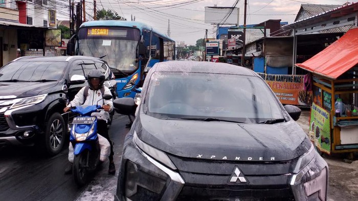 Mobil terbakar di Depok (dok. Istimewa)