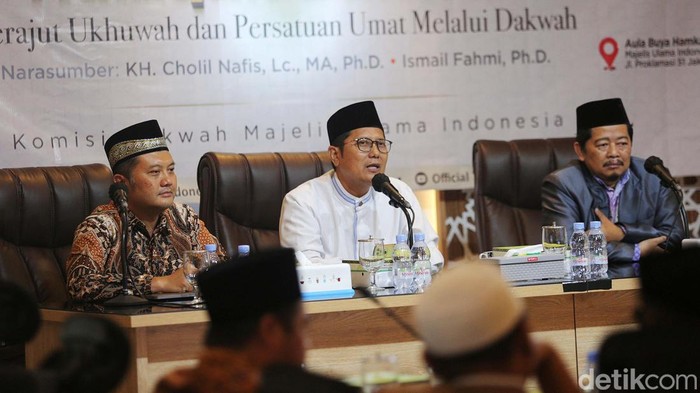 MUI Ajak Dai Bersihkan Residu Perpecahan Usai Pemilu 2024 MUI mengajak para dai dan penceramah untuk membersihkan residu-residu perpecahan usai Pemilu 2024 lewat mimbar-mimbar keagamaan maupun media sosial.