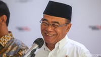 Muhadjir menjelaskan, sepanjang 2023, banjir telah mengakibatkan para petani gagal panen di 5.469 hektare tanah pertanian di 20 provinsi.