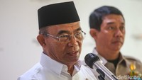 Sementara itu, pada 2024, pihaknya akan mengalihkan dana bantuan kepada pertanian yang terdampak kekeringan dan hama.