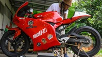 Sepeda motor listrik modifikasi prototipe karya anak bangsa dari rangka Honda CBR-150 tersebut mampu menempuh jarak hingga 130 kilometer dengan kecepatan rata-rata 80-100 kilometer per jam.