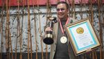 Penghargaan The Legend Award untuk Denny JA